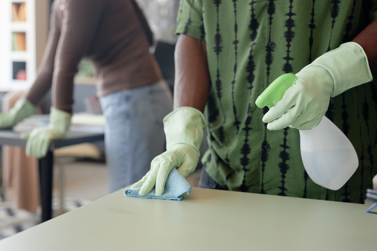 Ce salariu are o femeie de serviciu