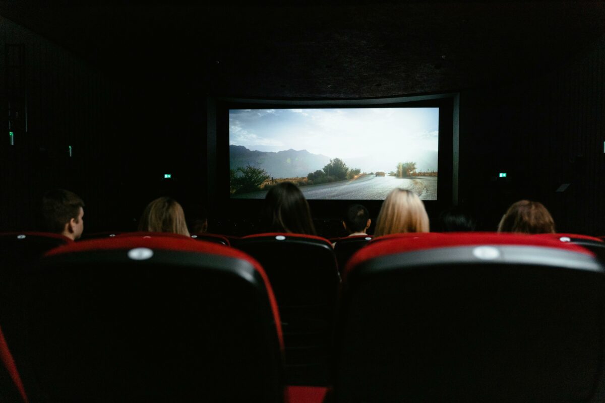 Cele mai așteptate filme din ianuarie 2026 au apărut la cinematografele din România. Thrillere, comedii și animații pentru toată familia