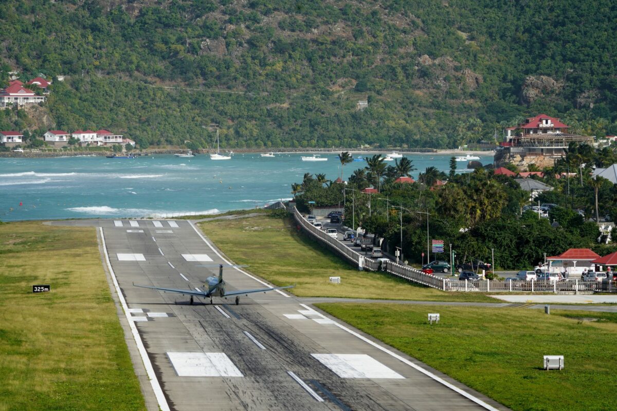 Imagine Stire Haos în Caraibe! Vedetele și milionarii au rămas blocați pe insule după operațiunea din Venezuela | 2review.ro