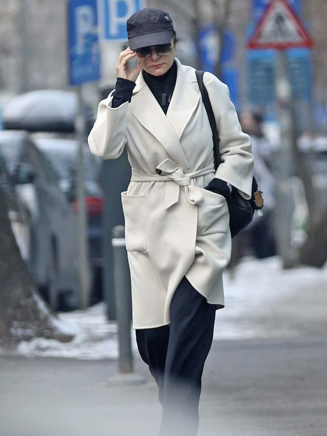 A stat de vorbă la telefon și părea destul de îngrijorată