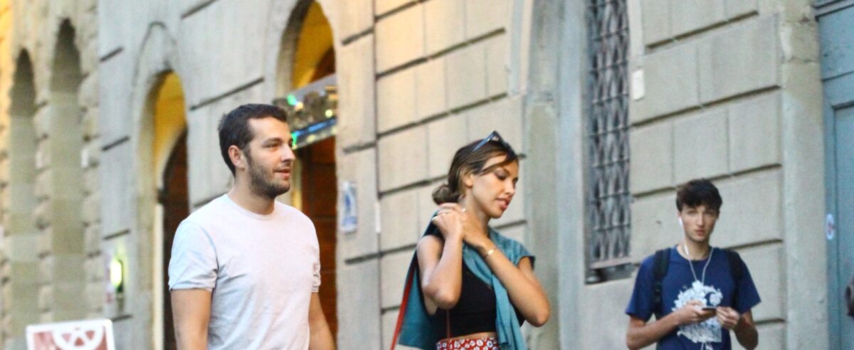 Când erau „doi amorezi” pe stradă: Matei Stratan și Mădălina Ghenea, fericire la braț și Italia în fiecare pas