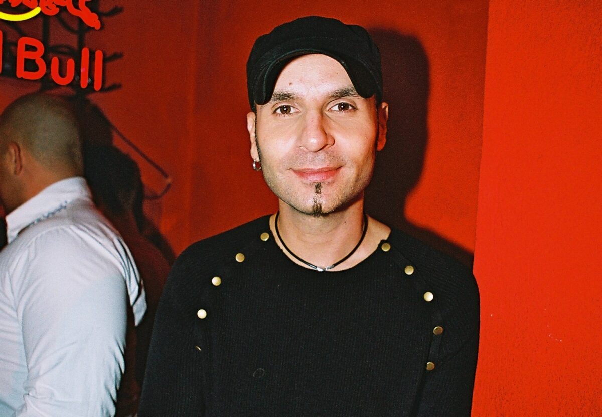 Mircea Zara, vampirul care prezenta muzica la TV în anii 2000. Omul care nu îmbătrânește niciodată