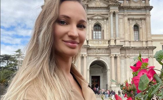 O influenceriță de 38 de ani a murit la câteva ore după ce și-a mărit posteriorul. Julia a suferit un șoc anafilactic