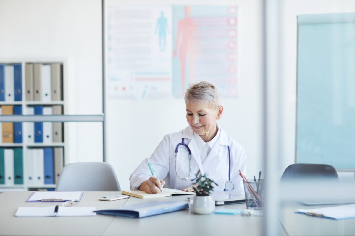 Salariu medic de familie 2026. Câți bani vor primi pentru fiecare pacient înscris