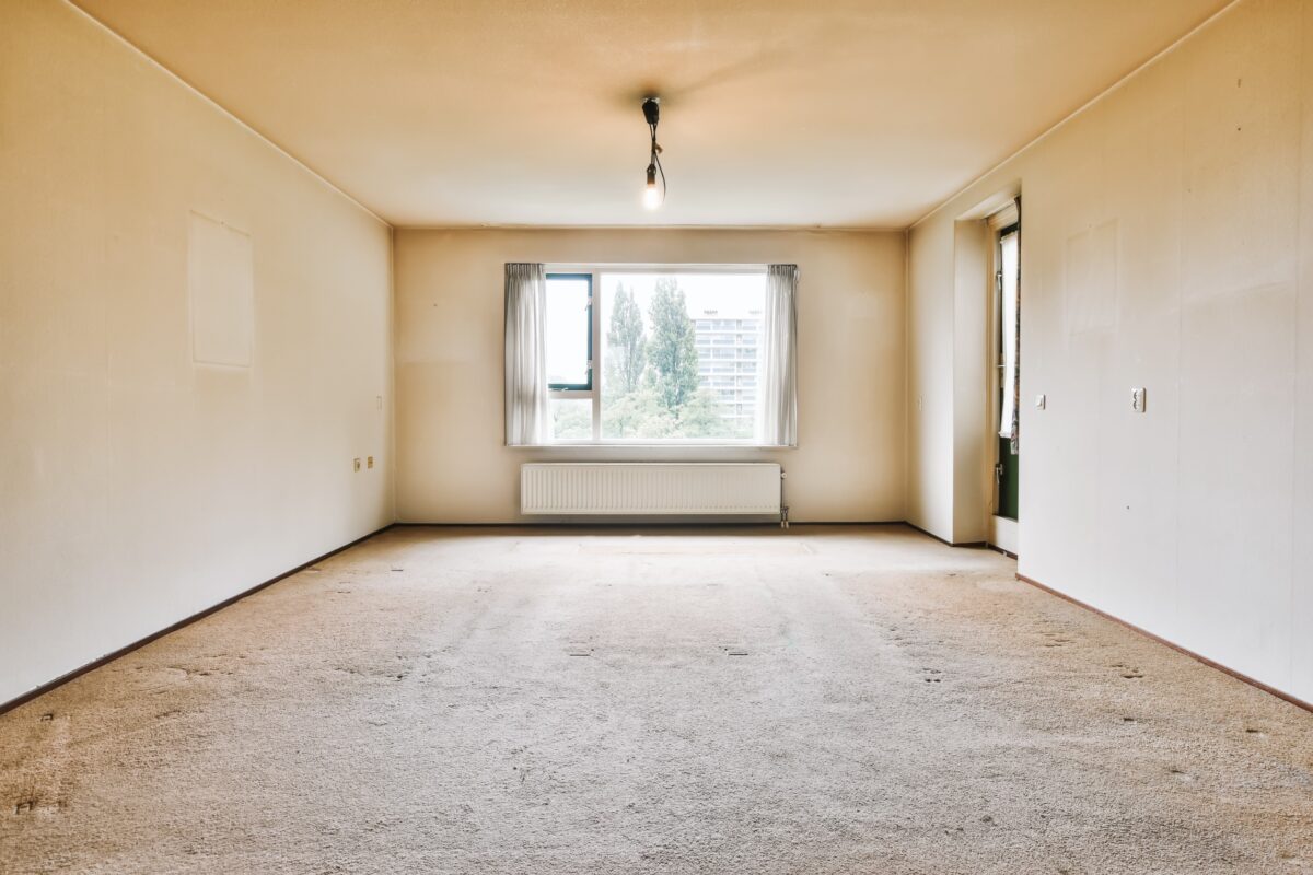 Imagine Stire Cât te costă anual un apartament gol în România, în 2026. Plătești o sumă mare chiar dacă nu locuiește nimeni | 2review.ro