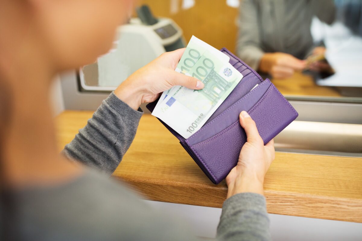 Cont Junior Centenar 2026. Cum poți strange 6.400 de euro pentru copilul tău