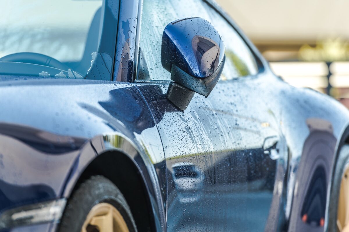 Refugiat ucrainean, obligat să returneze ajutorul de 72.000 de euro. A fost prins că are Porsche