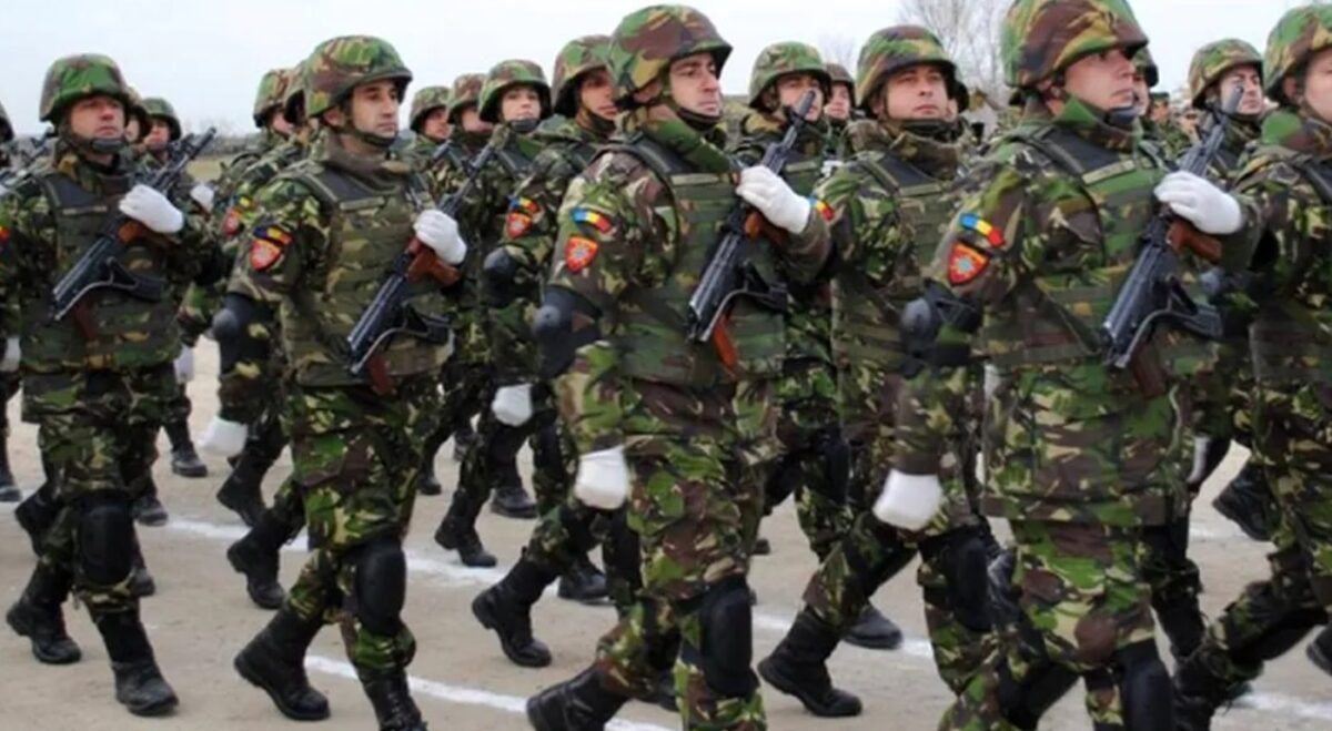 Românii din străinătate, obligați să se prezinte la centrele militare în caz de război. Ce prevede legea