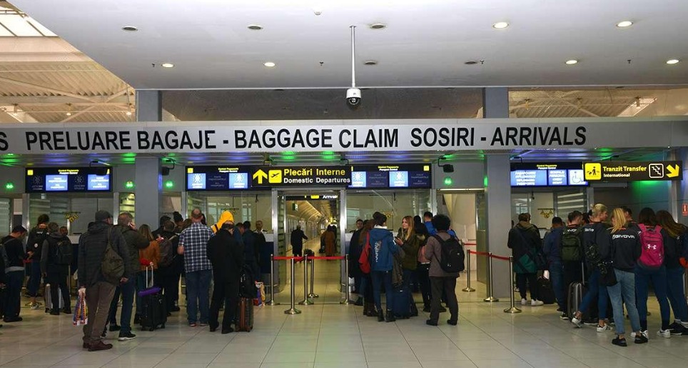 Polițiștii de frontieră au rămas mască la Otopeni. Cu ce au încercat două românce care veneau din Dubai să intre în țară