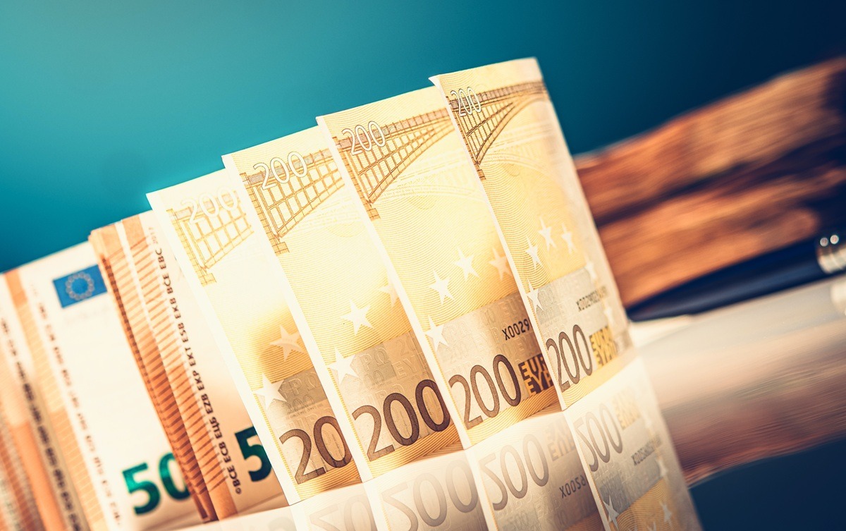 Imagine Stire Jobul neobișnuit care îi aduce sute de euro pentru câteva ore de așteptare. Ce face un tânăr de 23 de ani | 2review.ro