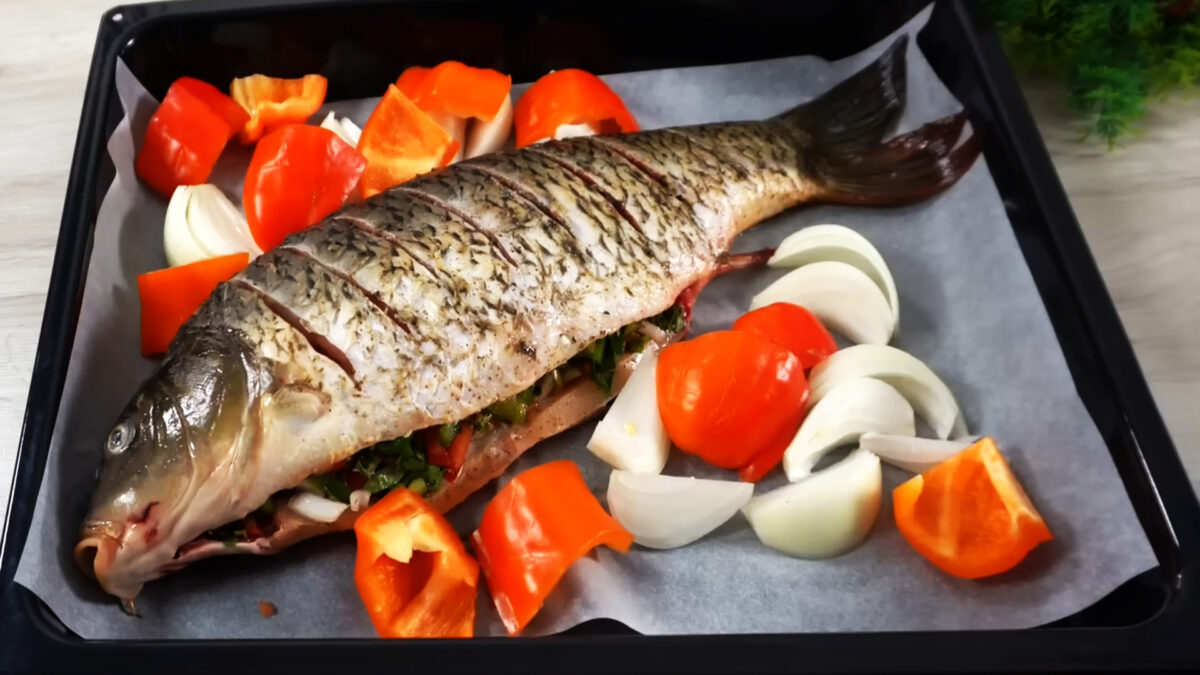 Imagine Stire Rețeta de crap a lui Radu Anton Roman. Numai bună după mesele grele de sărbători | 2review.ro