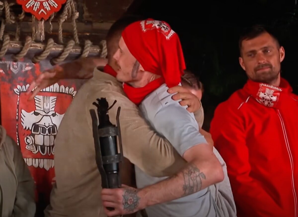 Ce i-a șoptit Călin Donca lui Iustin HVNDS la ureche, după ce a fost eliminat de la Survivor? Gabi Tamaș s-a uitat lung la el