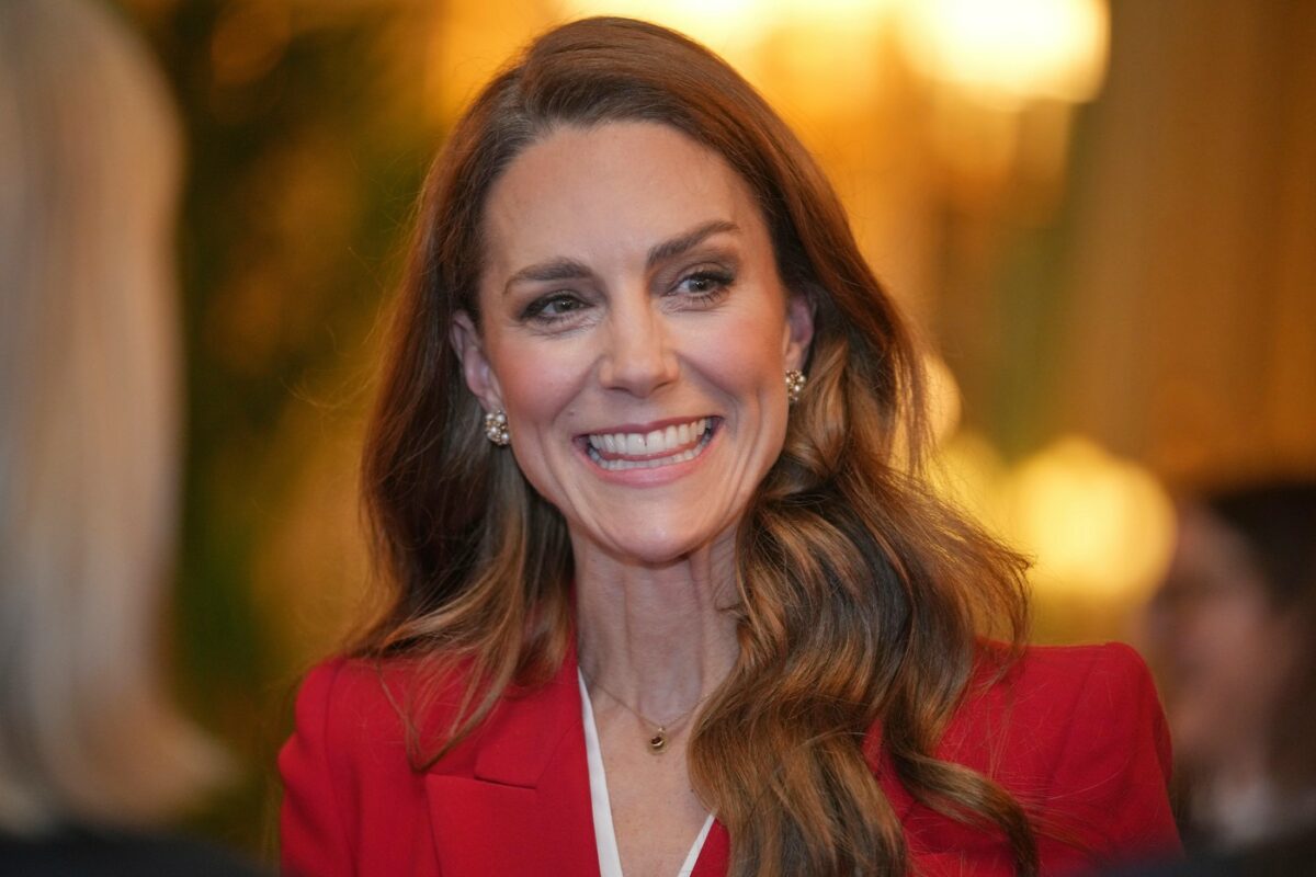 Imagine Stire Ce sport neașteptat joacă acasă copiii lui Kate Middleton cu Prințul William. Prințul George este cel mai periculos de pe teren | 2review.ro