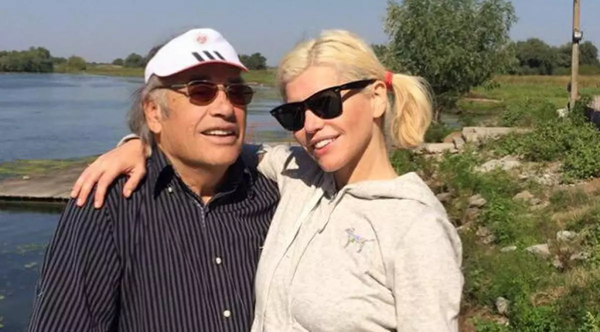 ”Sunt alături de toți cei care au pierdut un părinte”