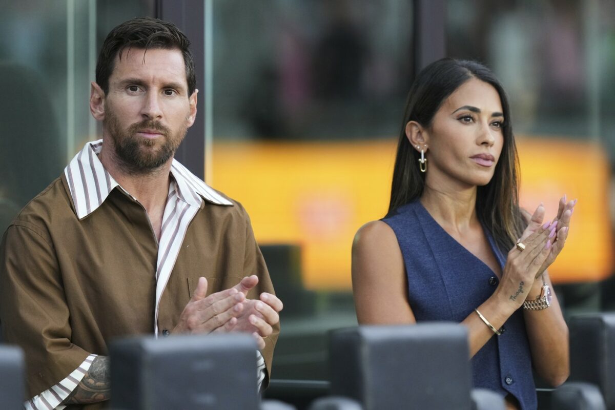 Imagine Stire Lionel Messi recunoaște că soția sa, Antonela, nu îi mai oferă cadouri. Care este motivul | 2review.ro