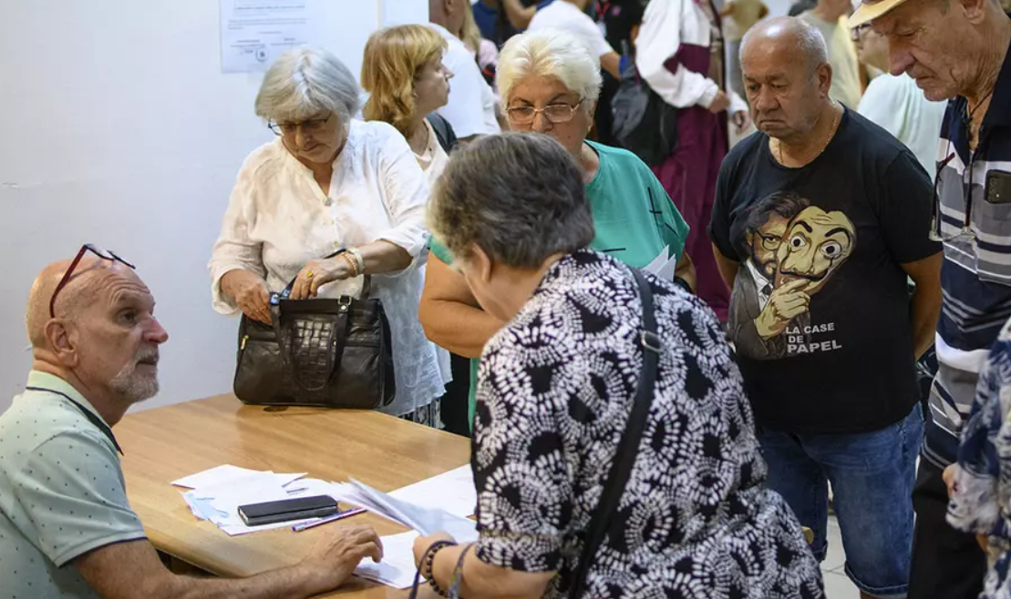Greșeala care îi lasă pe pensionari fără pensie. Cum își pot pierde acest drept
