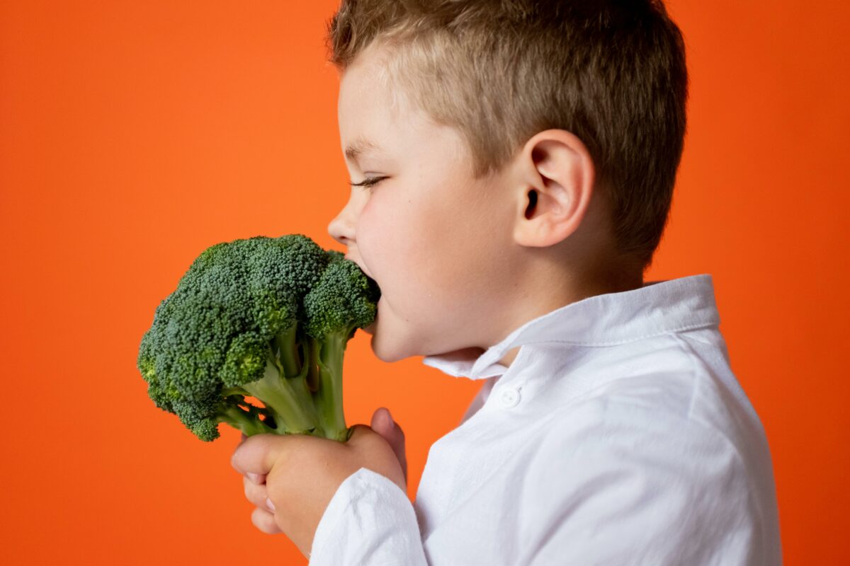 Știai că a existat gumă de mestecat cu gust de broccoli? Află cine a creat-o și ce succes a avut