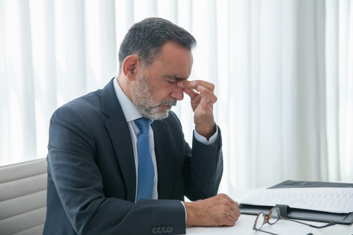 Cravata strânsă și creierul tău: ce spune știința despre un accesoriu clasic