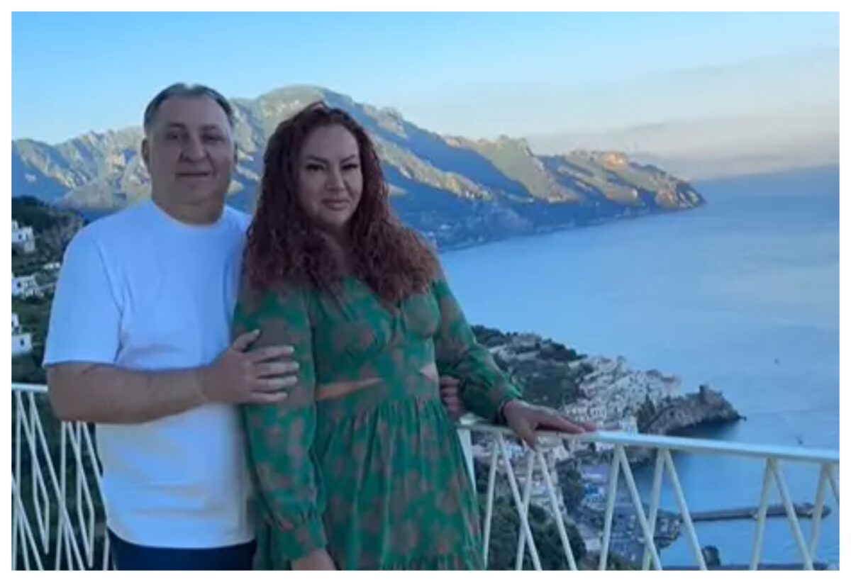 Vali Vijelie și-a dus ”mama la copii” în vacanță în Bali. Carmen Rusu, în ipostaze inedite