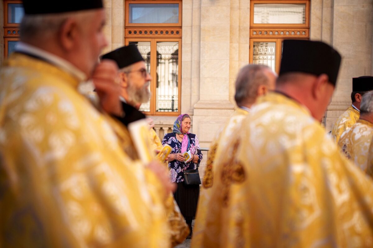 Salariu preot 2026. Cât câștigă lunar, în funcție de vechime și poziția ocupată