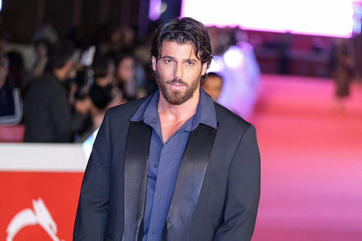 Imagine Stire Can Yaman a fost arestat! Actorul turc, prins în timpul unei razii în club. Ce avea ‘Sandokan’ asupra lui | 2review.ro