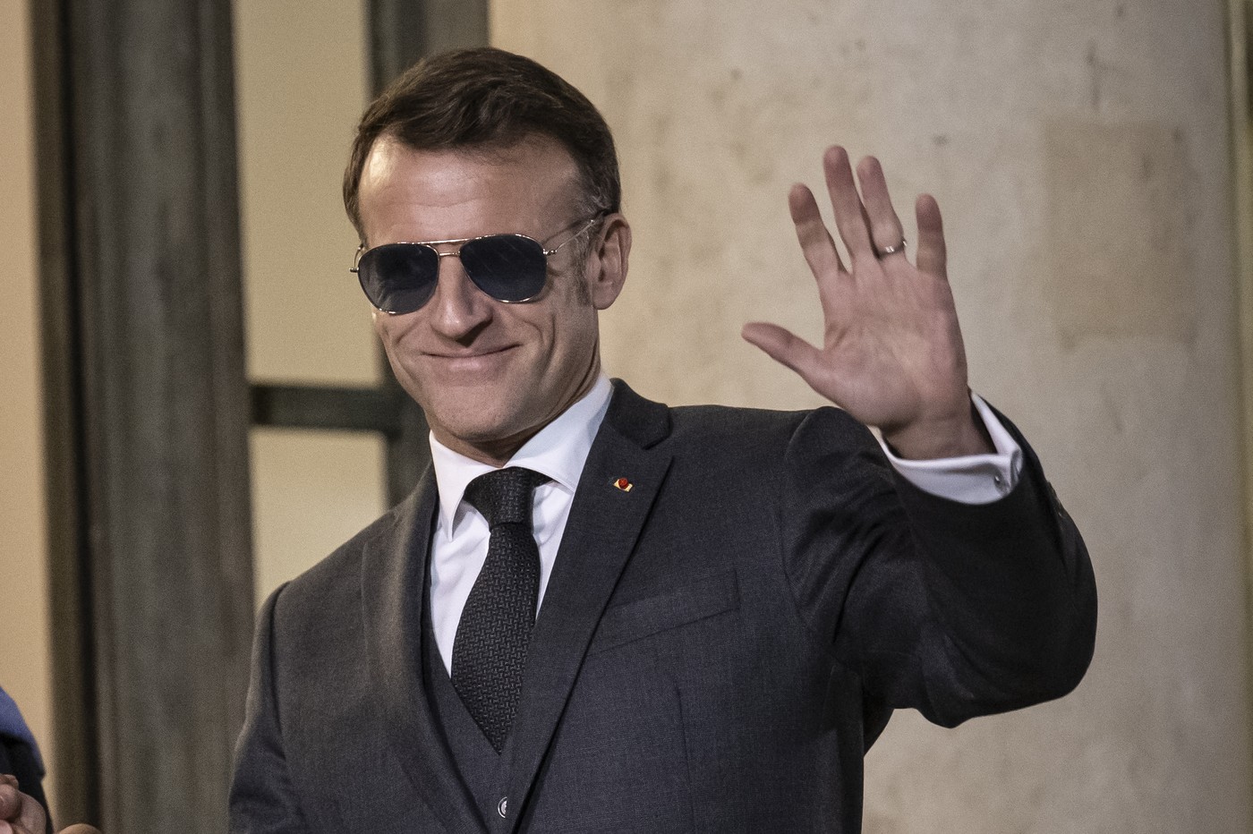 Cât costă ochelarii purtați de Emmanuel Macron la Davos. Vânzările au sărit în aer!