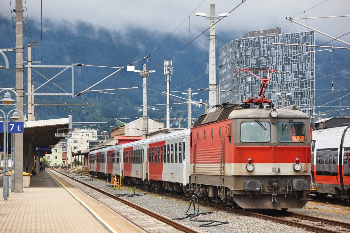 Imagine Stire Cât costă să mergi la mare de 1 Mai 2026. Ce trenuri suplimentare a introdus CFR | 2review.ro