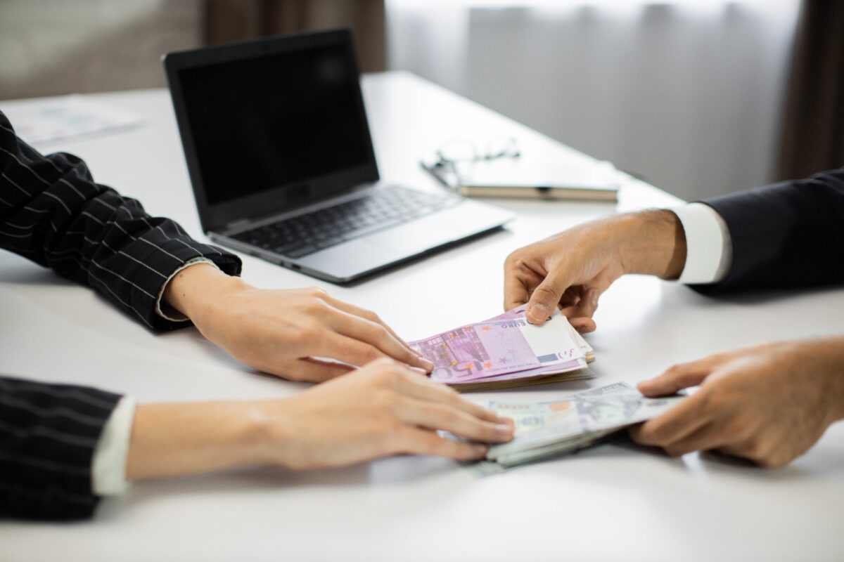 Salariile nu vor mai fi secrete din iunie 2026. Și modul în care angajații sunt recrutați se va schimba