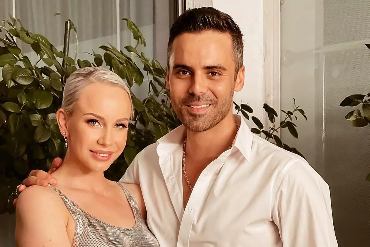 Șiroaie de lacrimi la Power Couple! Răzvan Bănică i-a scris cea mai emoționantă scrisoare de dragoste Sandrei Izbașa