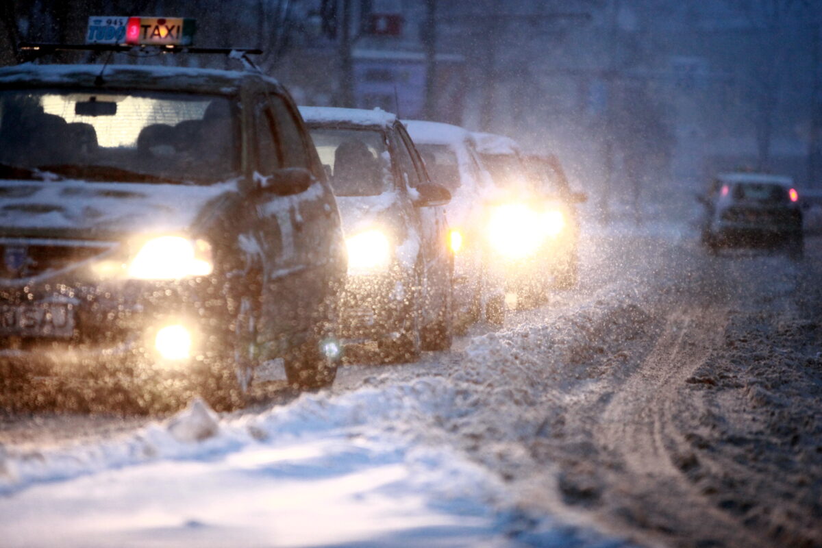 Bucureștiul sub zăpadă, autoritățile sub preș: cronica unei „surprize” care se repetă de când ne știm