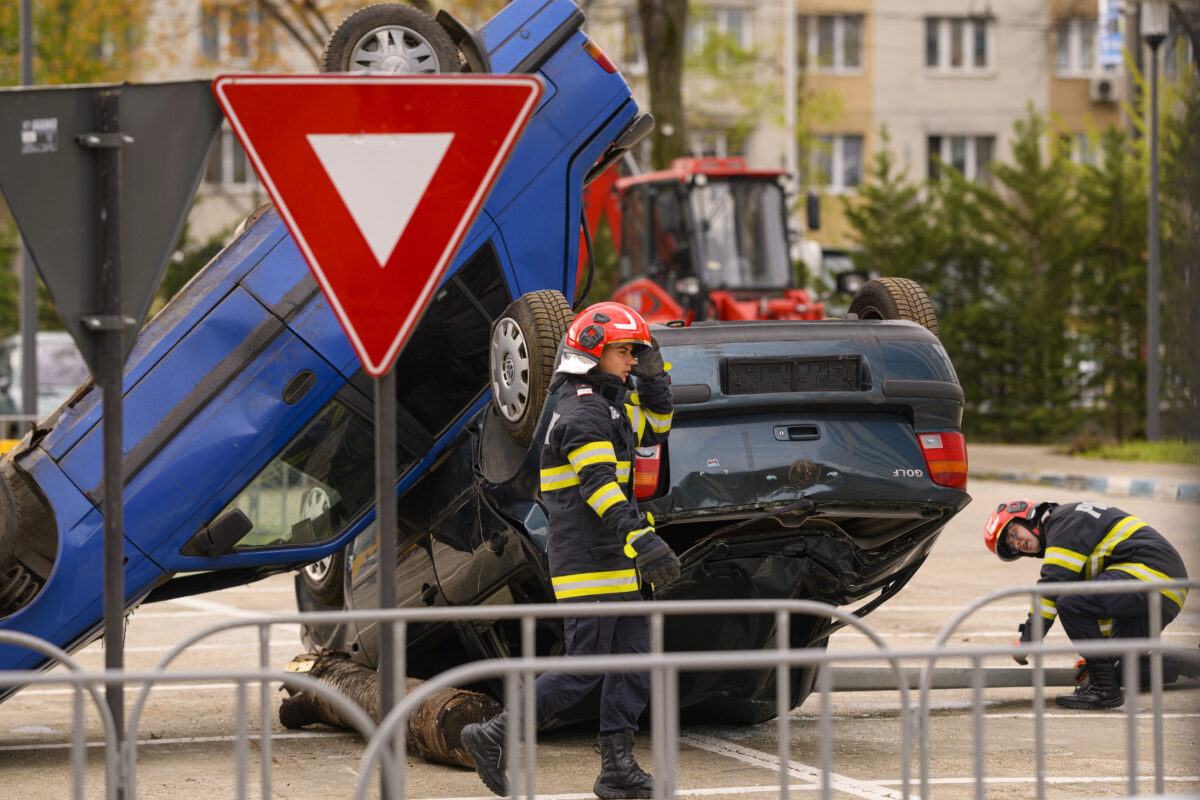 Imagine Stire Permise pe șpagă, șoferi pe șosele. Moștenirea toxică a anilor în care carnetul auto se cumpăra | 2review.ro