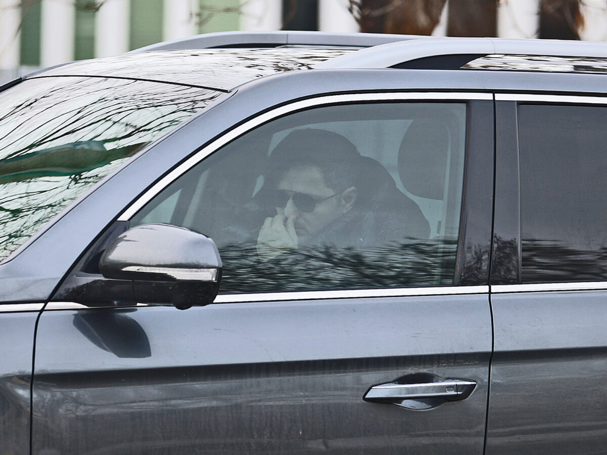 A urcat la volanul bolidului său și a plecat în trombă