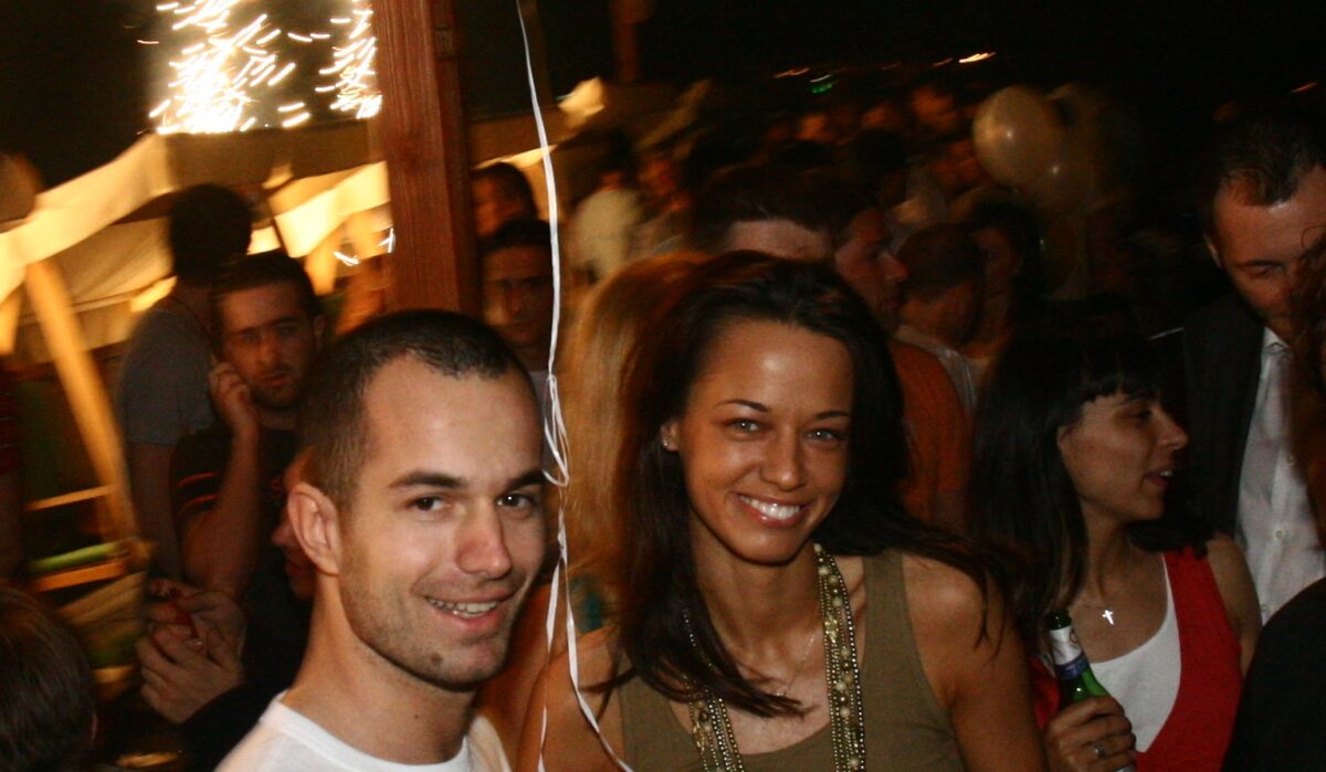 Șogori în club! Menage à quatre-ul care a făcut Bucureștiul să râdă: Chivu și Tudor Vasile și-au schimbat gagicile ca pe CD-uri