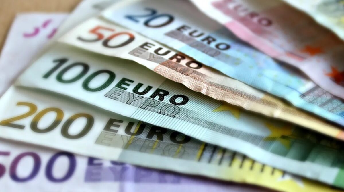 Angajații care primesc prime de aproape 15.000 de euro. Compania consideră ca așa este corect