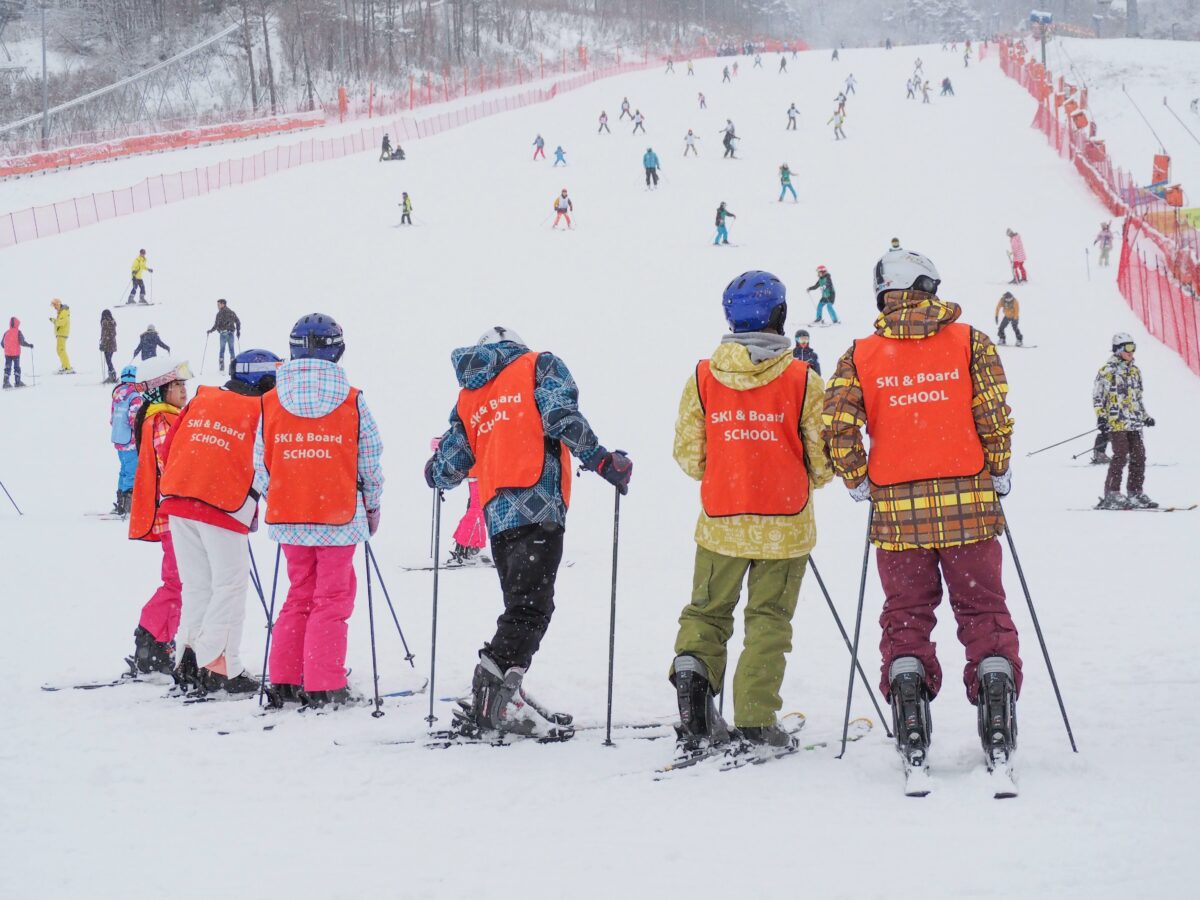 Când se termină vacanța de schi din februarie 2026. Pe ce dată revin elevii la școală