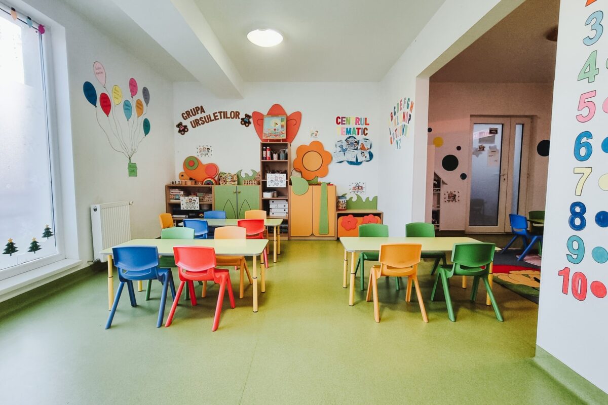 Cât îi costă 3 ani