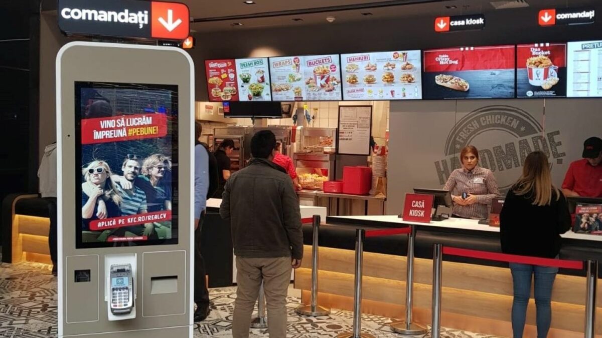 Ce salariu are un angajat la KFC în 2026. Cât câștigă lunar