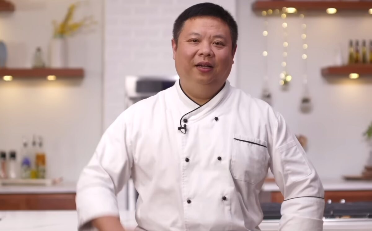 Chef John pregătește celebrul Pui al Generalului Tso – pui crocant cu sos dulce-picant care cucerește orice masă