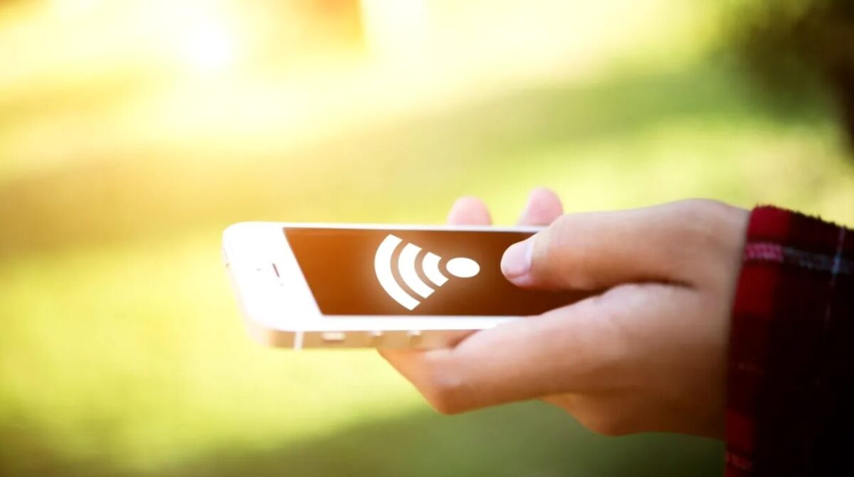 Imagine Stire De ce trebuie oprit WiFi-ul telefonului când pleci de acasă. Nu faceți niciodată această greșeală | 2review.ro