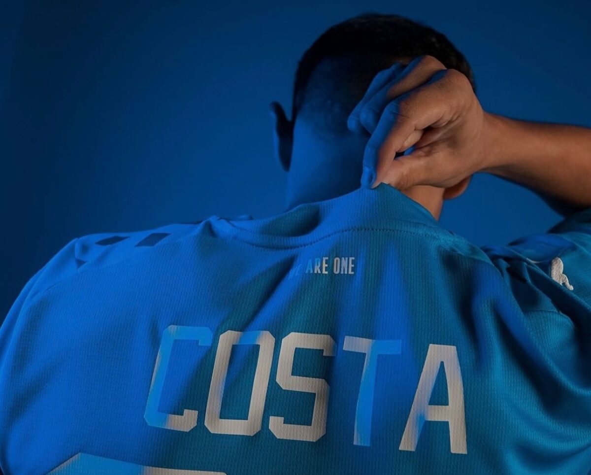 Imagine Stire Cine este Rebecca, soția lui Valentin Costache: make-up artistă, viitoare diplomată și pilonul din spatele celui mai bun sezon al fotbalistului | 2review.ro