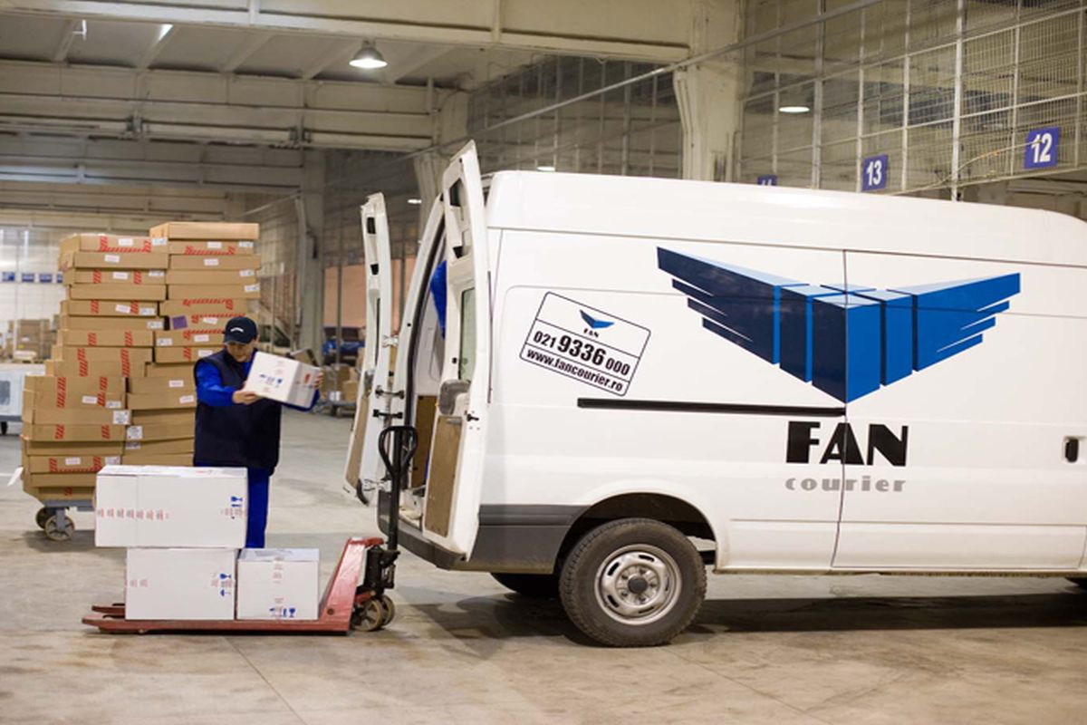 Ce salariu are un curier la Fan Courier. Cât câștigă lunar fără tips-uri