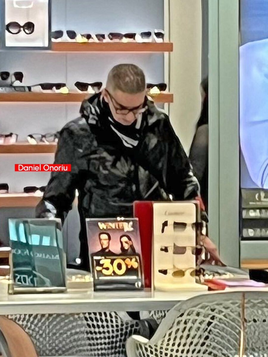 Își căuta o pereche de ochelari, dar nu a găsit-o