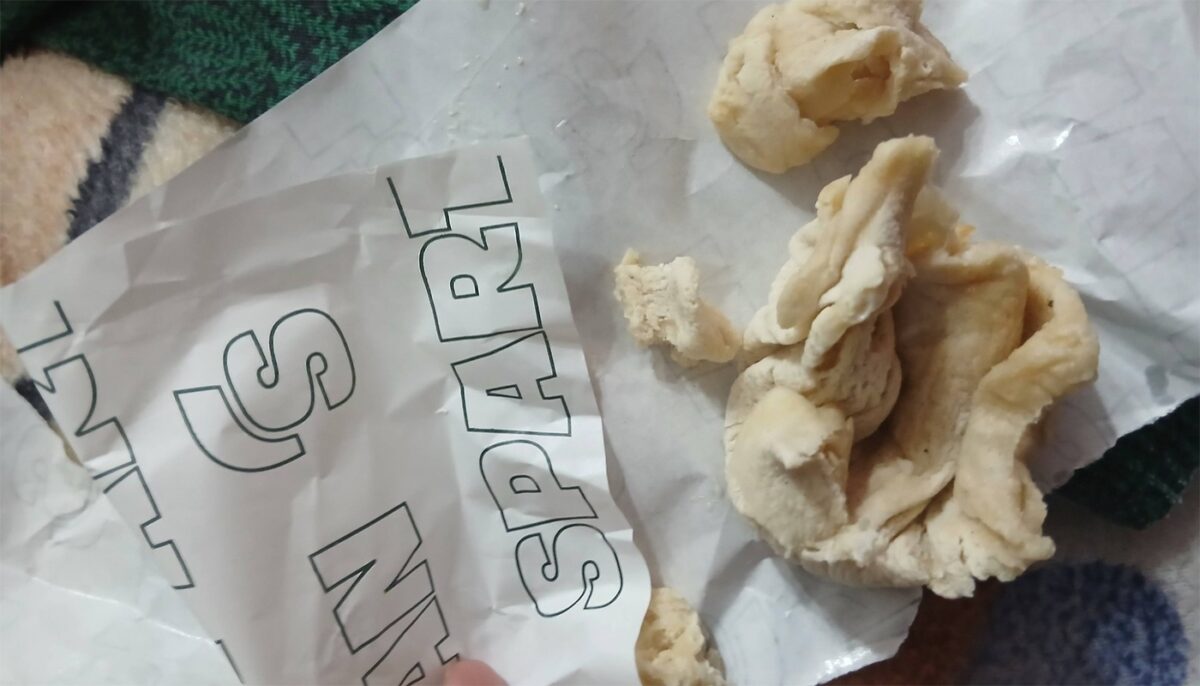 Un ieșean a comandat 3 gyros de la Spartan. Când i-a ajuns comanda acasă, să cadă din picioare. Ce a primit, de fapt