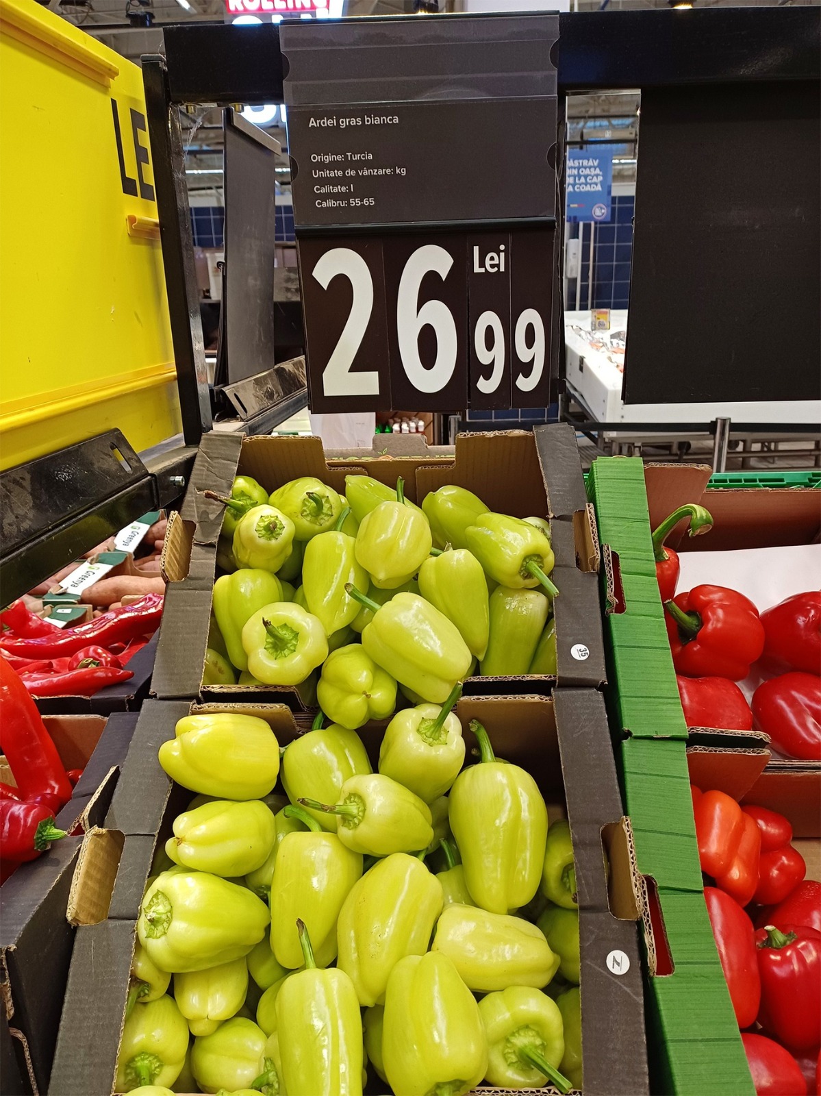 Cât costă 1 kg de ardei gras Bianca în supermarketurile românești