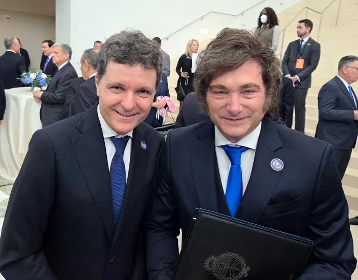 Nicușor Dan s-a fotografiat alături de Javier Milei, președintele Argentinei