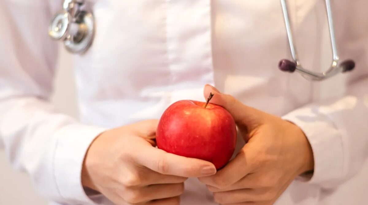 Ce se întâmplă în corpul tău dacă mănânci un măr în fiecare zi. Două componente bioactive joacă rolul principal
