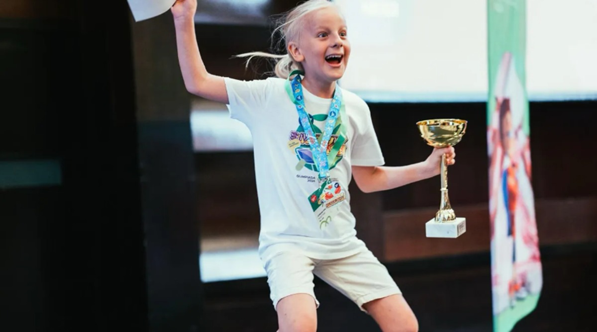 Imagine Stire Câți bani a primit olimpicul la matematică din Caracal. A fost premiat alături de profesoara sa | 2review.ro