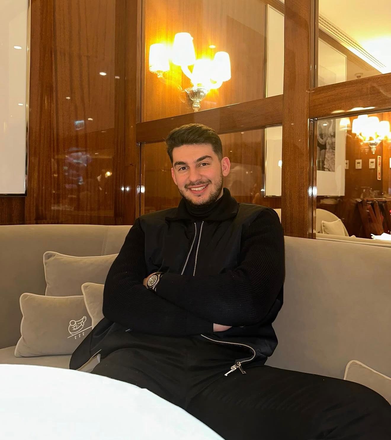 Iubitul Deliei este fotbalist și moștenitorul unui hotel de 5 stele din Timișoara