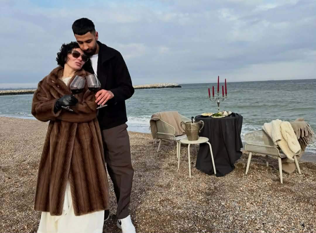 Imagine Stire Vedeta din România care a avut relații cu doi bărbați în același timp: „Am 42 de ani” | 2review.ro