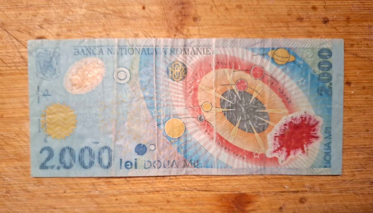 Te poți îmbogăți. Cu cât se vinde o bancnotă cu eclipsa din 1999, acum, în 2026